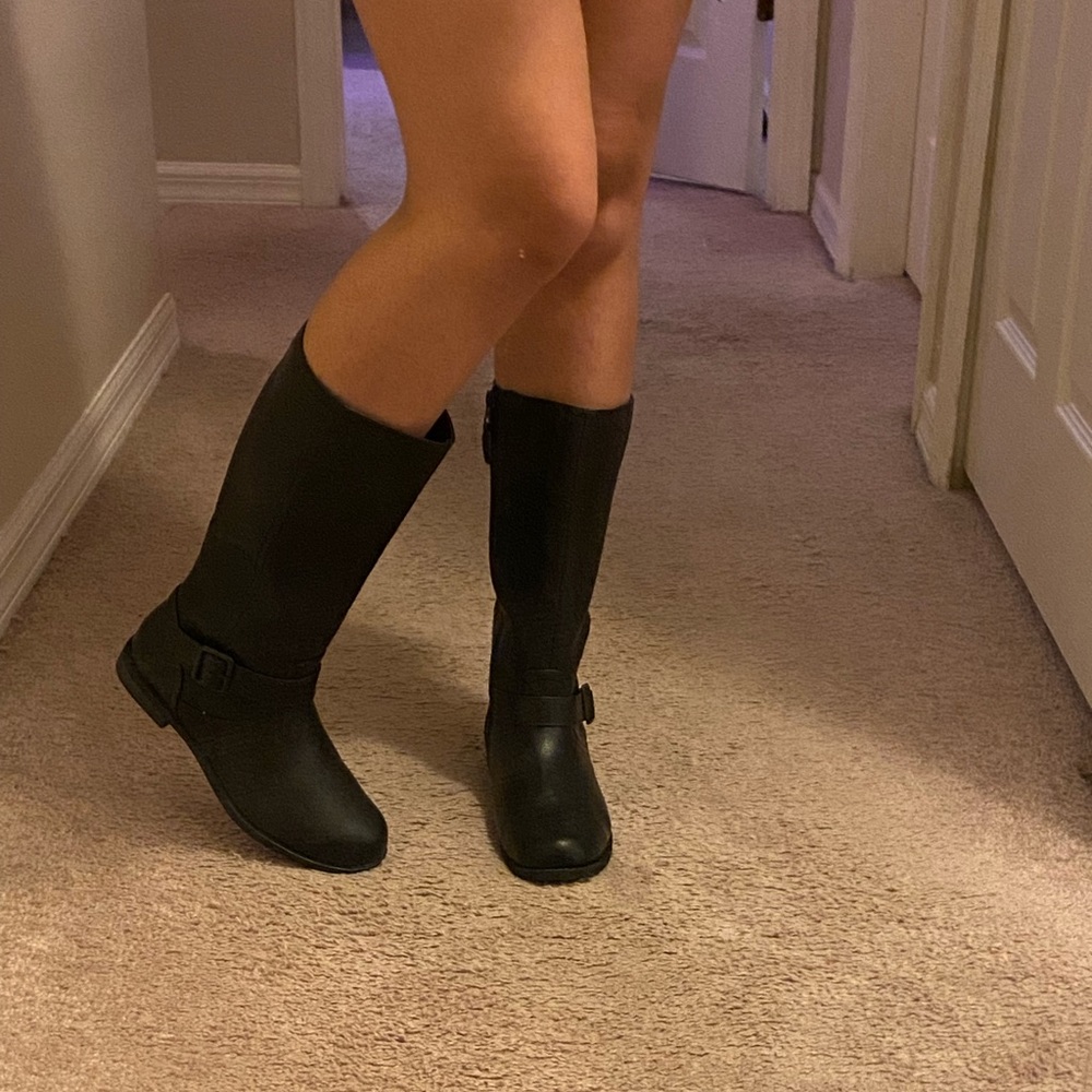 SOLD. Cat and Jack Black mid calf boots with mini heel